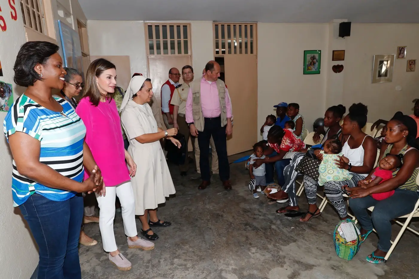 Fuchsia Queen Letizia charmed kids in Haiti