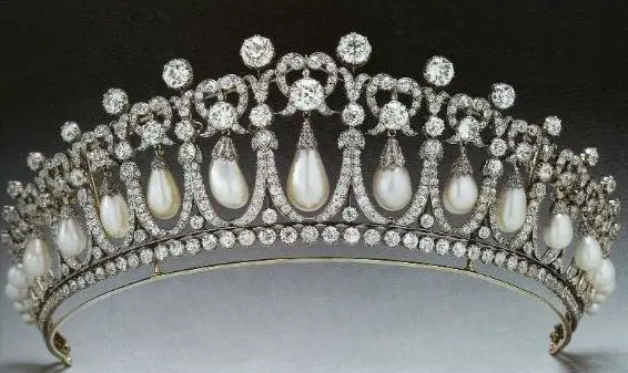 Queen Mary's Lover's knot tiara