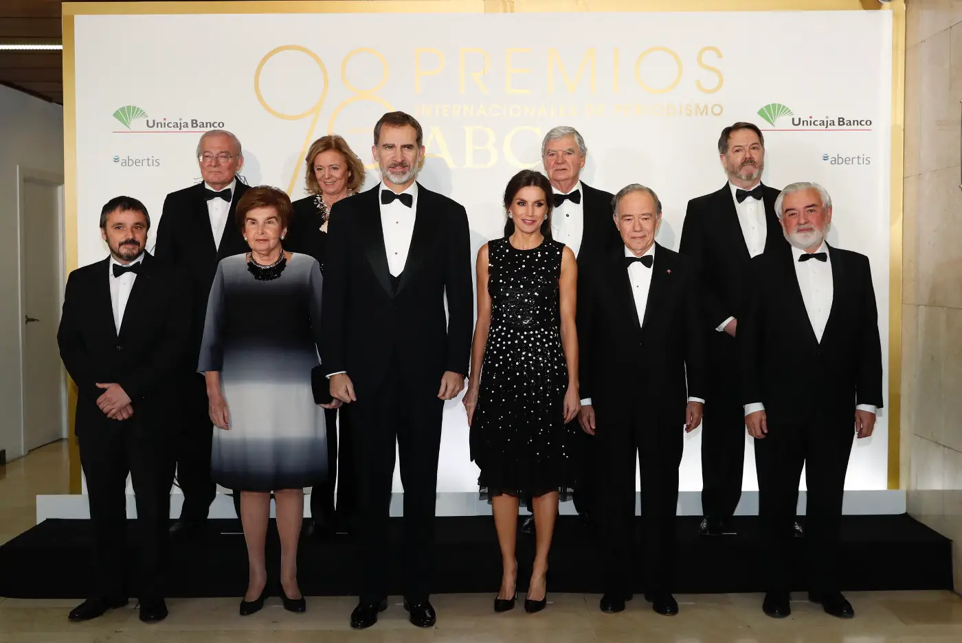 King Felipe and Queen Letizia at the dinner with the winners of Mariano de Cavia