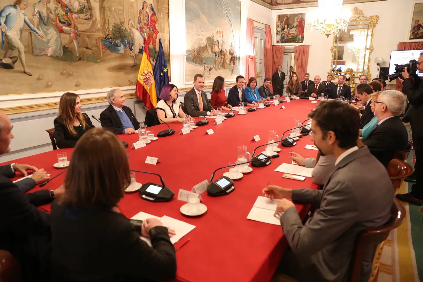 Felipe and Letizia with Scientists in a meeting at Palace