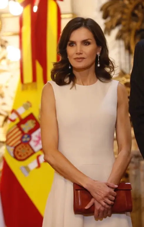 Queen Letzia wore diamond and pearl earrings from Queen Sofia at Argentina visit