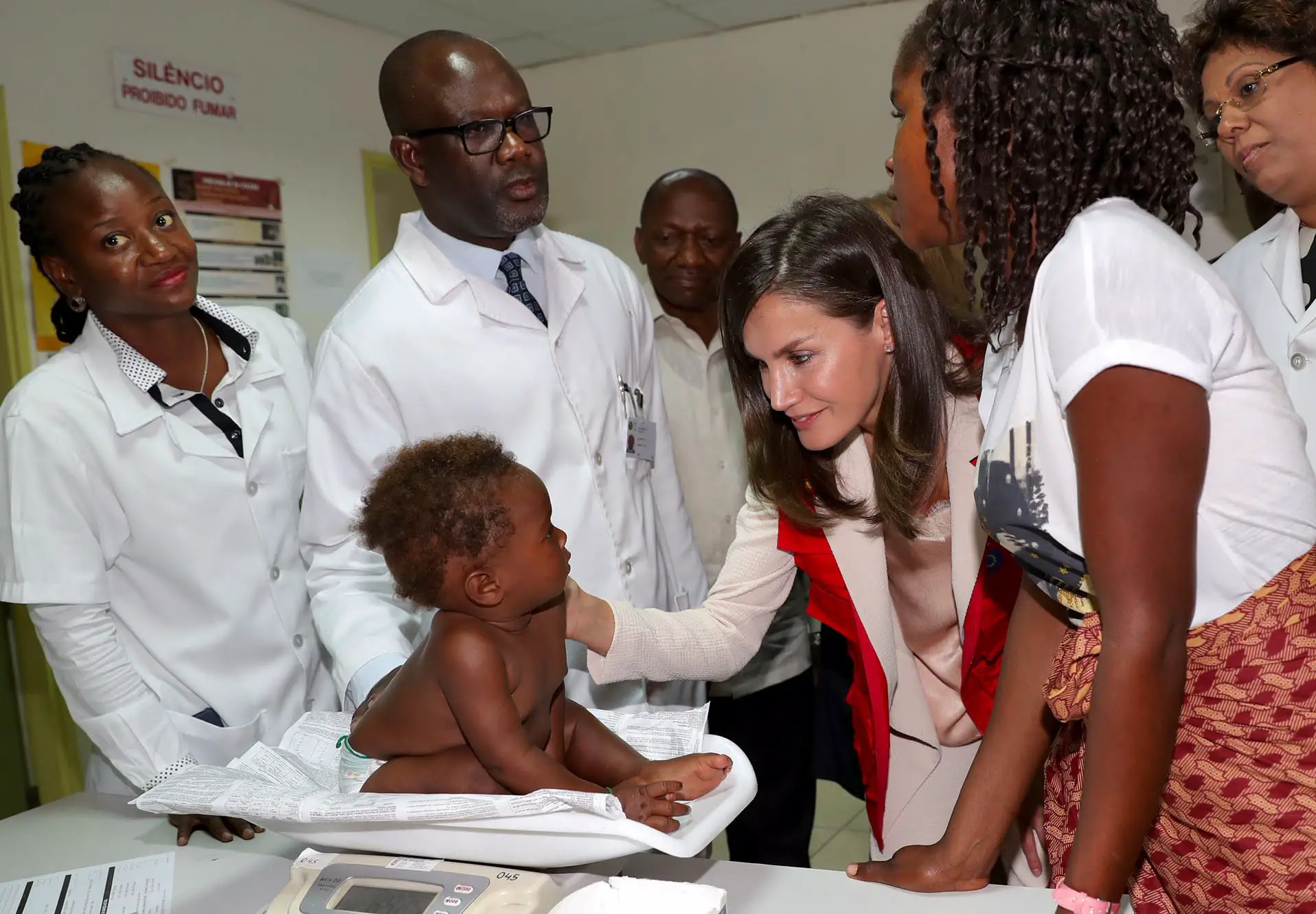 Queen Letizia chose a calm and casual look for day 1 of Mozambique visit