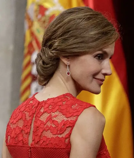 Queen Letizia dazzled in Red at 40th anniversary of the General Elections