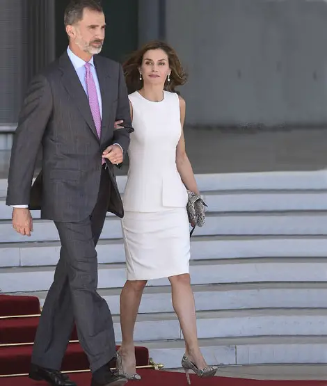 Queen Letizia chose HugoBoss look for UK arrival