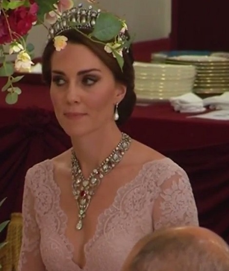 Duchess of Cambridge dazzled in Royal Jewels at State Banquet