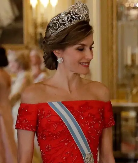 Queen Letizia Chose Red Felipe Varela for her First English State Banquet