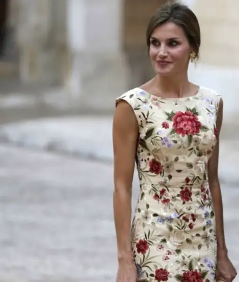Queen Letizia dons Manila Manton dress to receive the Balearic Island Society