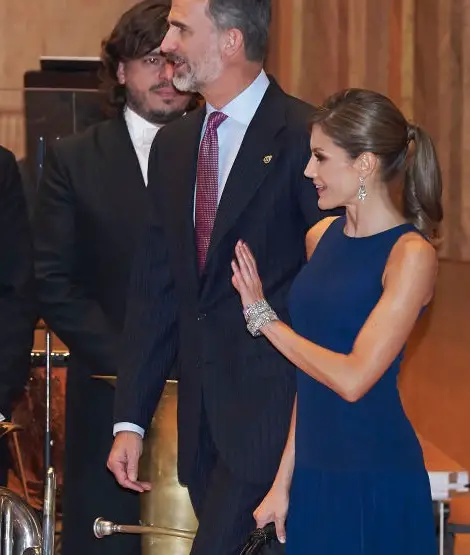 Queen Letizia in dazzling blue on the eve of the Princess of Asturias 2017 awards