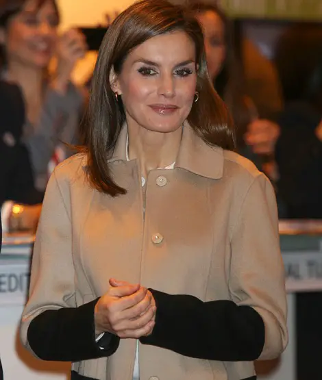 Queen Letizia was chick smart at the International Tourism Fair inauguration