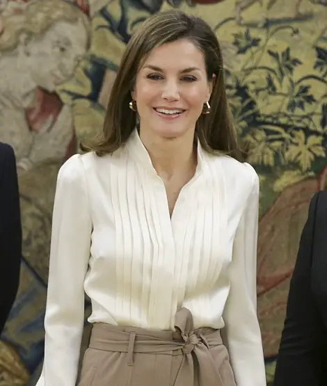 Queen Letizia Simple and Chic in Taupe for Audience