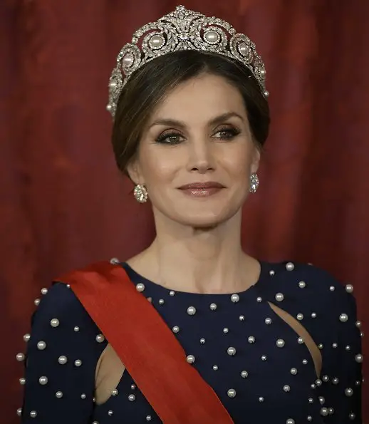 Letizia premiered another piece of royal jewel that we were waiting for her to wear. She wore Cartier Pearl and Diamond Tiara