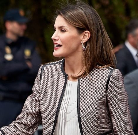 A Tweedy Red Cross Day for Queen Letizia | RegalFille