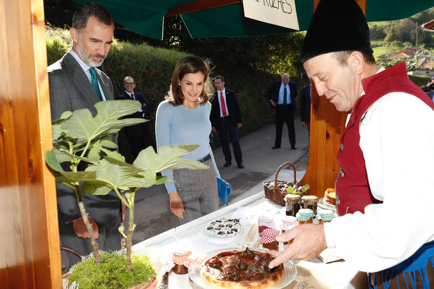 Queen Letizia ended visit to her home soil Oviedo on semi-professional note