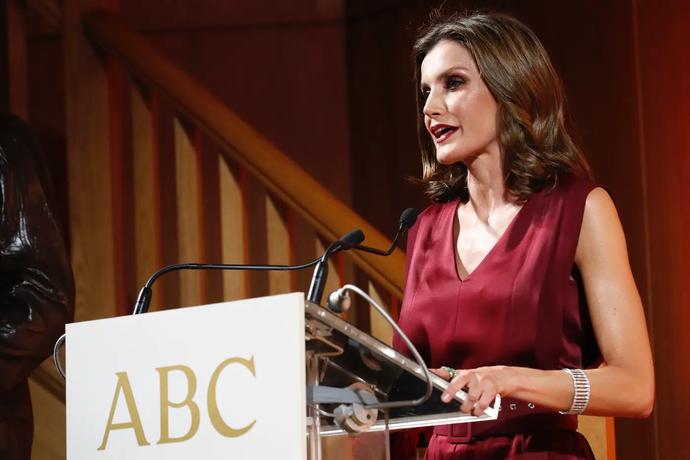 Bold and Beautiful Queen Letizia delivered Journalism awards in Spanish style