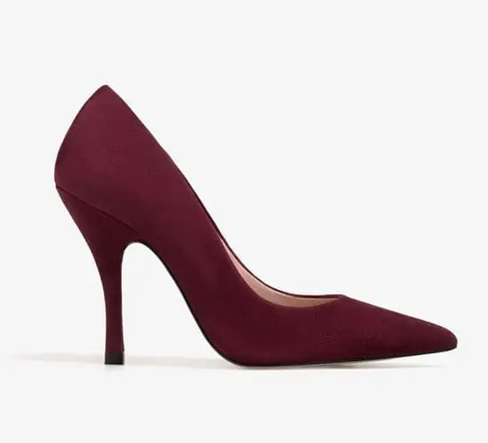 Queen Letizia wore Uterque burgundy curved heel suede pumps