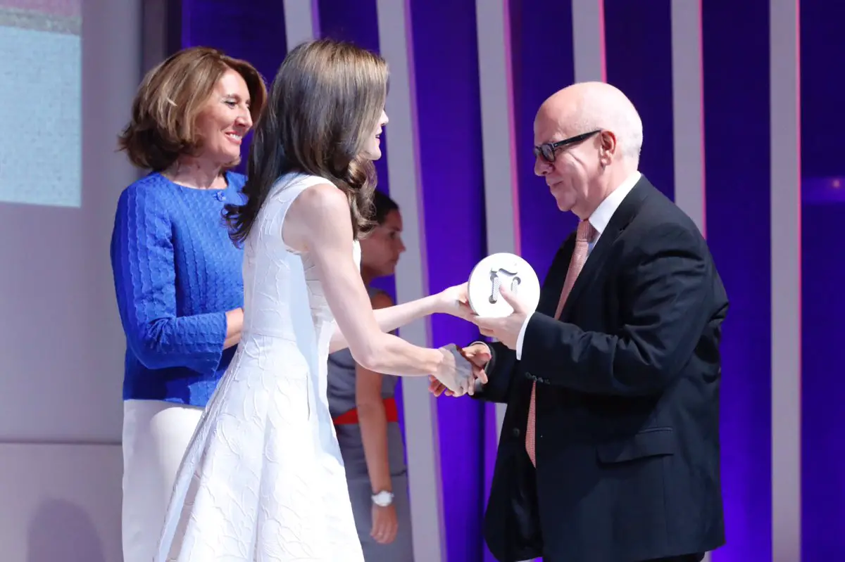 Queen Letizia was fashion diva at National Fashion Awards in white Carolina Herrera dress