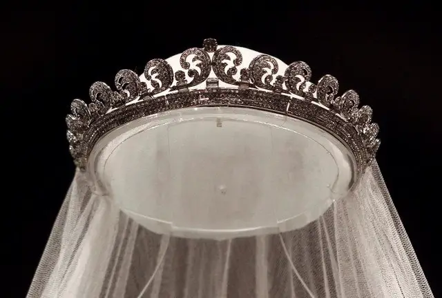 The Duchess of Cambridge's weddign tiara and veil at 2011 exhibtion