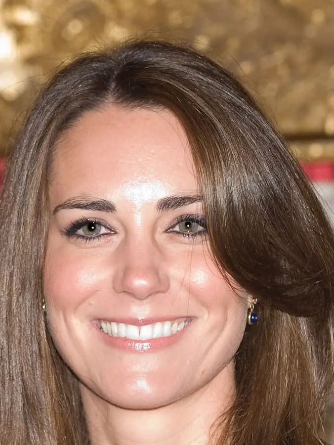 The Duchess of Cambridge's Tiffany & Co Sapphire Oval Cabochon Earrings and Necklace at her engagement annoucment