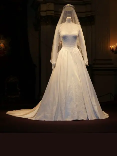 Duchess of Cambridge wore invory white Alexander McQueen gown at her wedding on April 29 2011