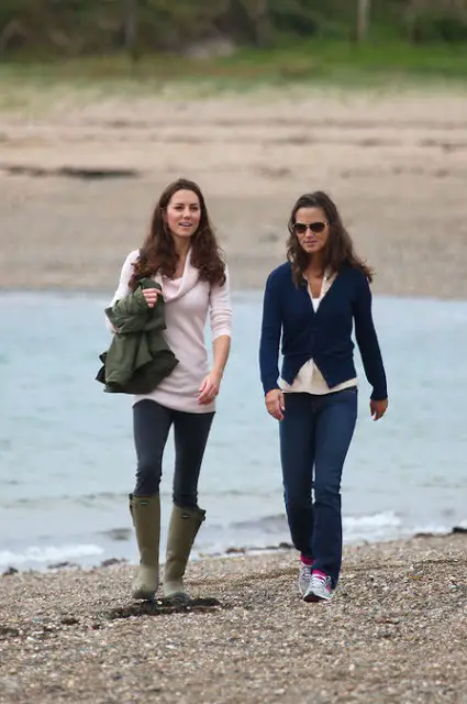 Duchess of cambridge having stroll with sister Pippa in Angelsey