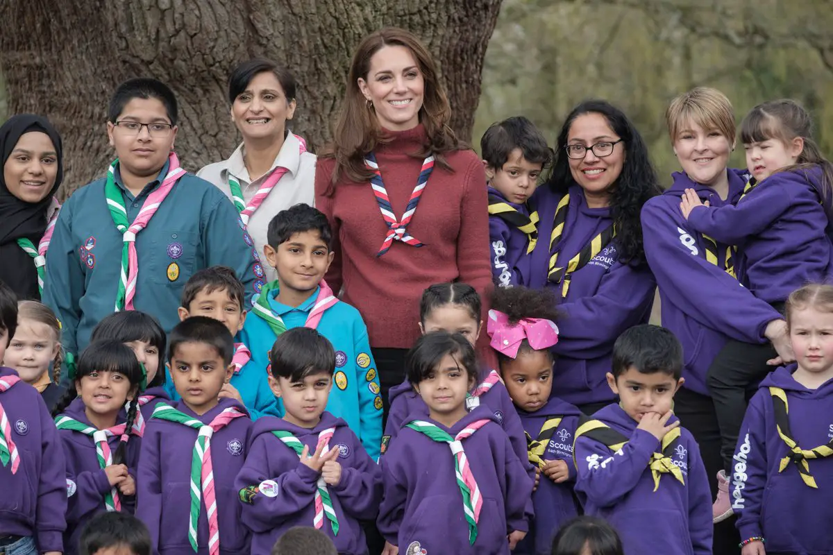 The Duchess of Cambridge stood for a groupe picture at the Gilwell Park to meet Scouts