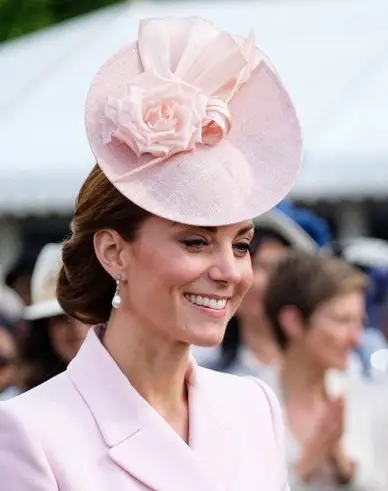 Catherine paired the outfit with a lovely hat from Juliette Botterill