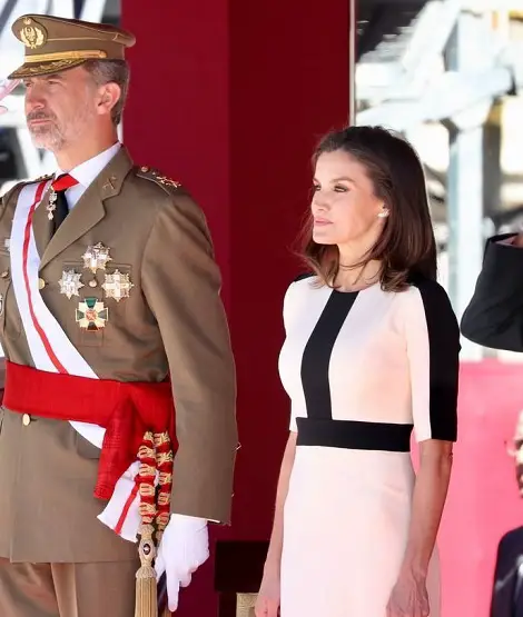 Queen Letizia in two tone carolina Herrera dress at Civil guards anniversary 4