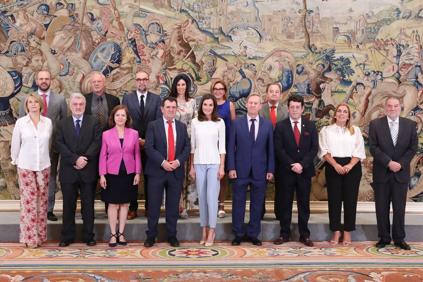 Queen Letizia received audience at palace wearing white top and blue trouser from hugoboss