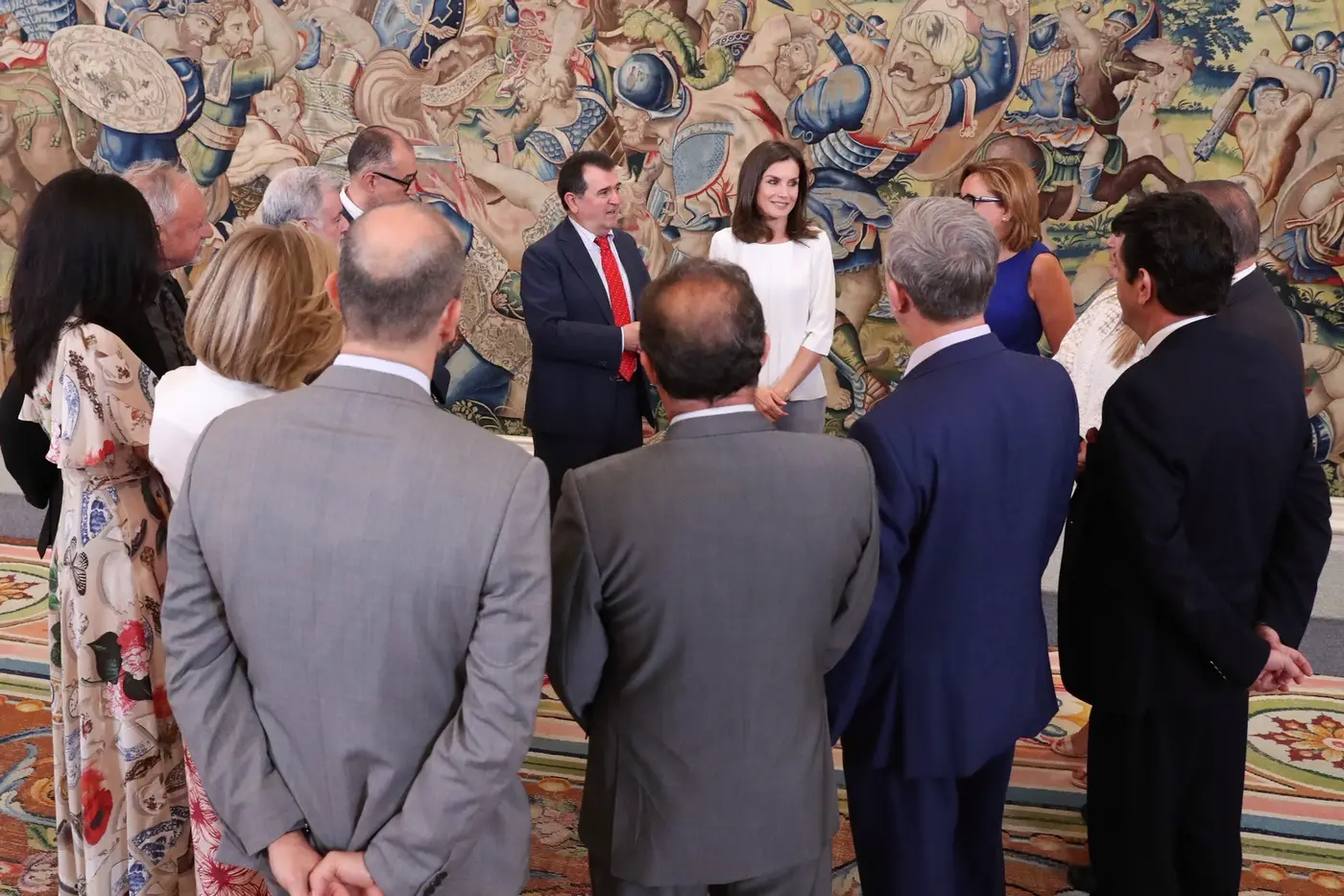 Queen Letizia received audience at palace wearing white top and blue trouser from hugoboss