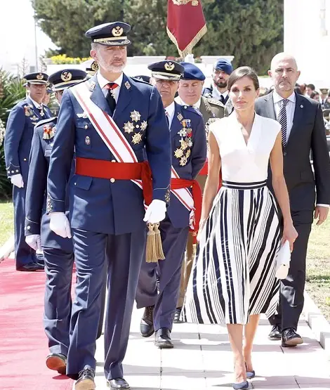 Queen Letizia in Zara top and Navy stripped skirt at the Military Pass out Parade 1 Copy