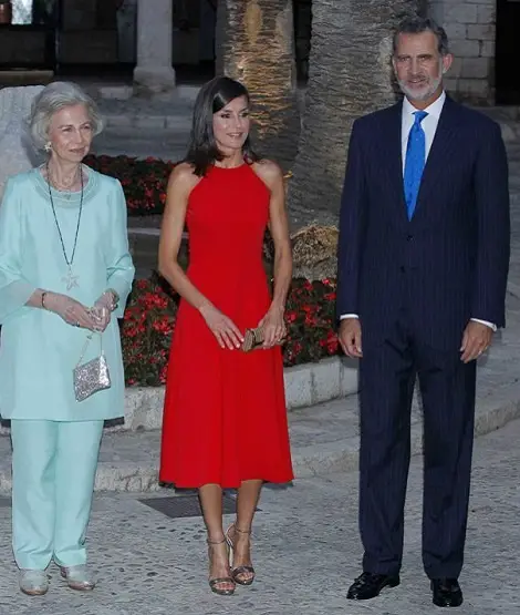 Queen Letizia of Spain in stunnign red dress for Balearic Island reception