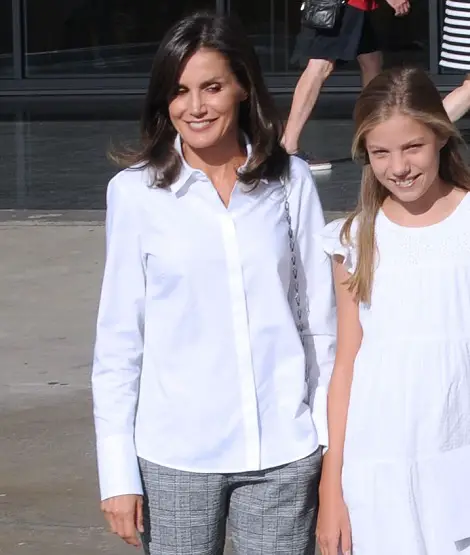 Queen Letizia of Spain visited King Juan Carlos with daughters