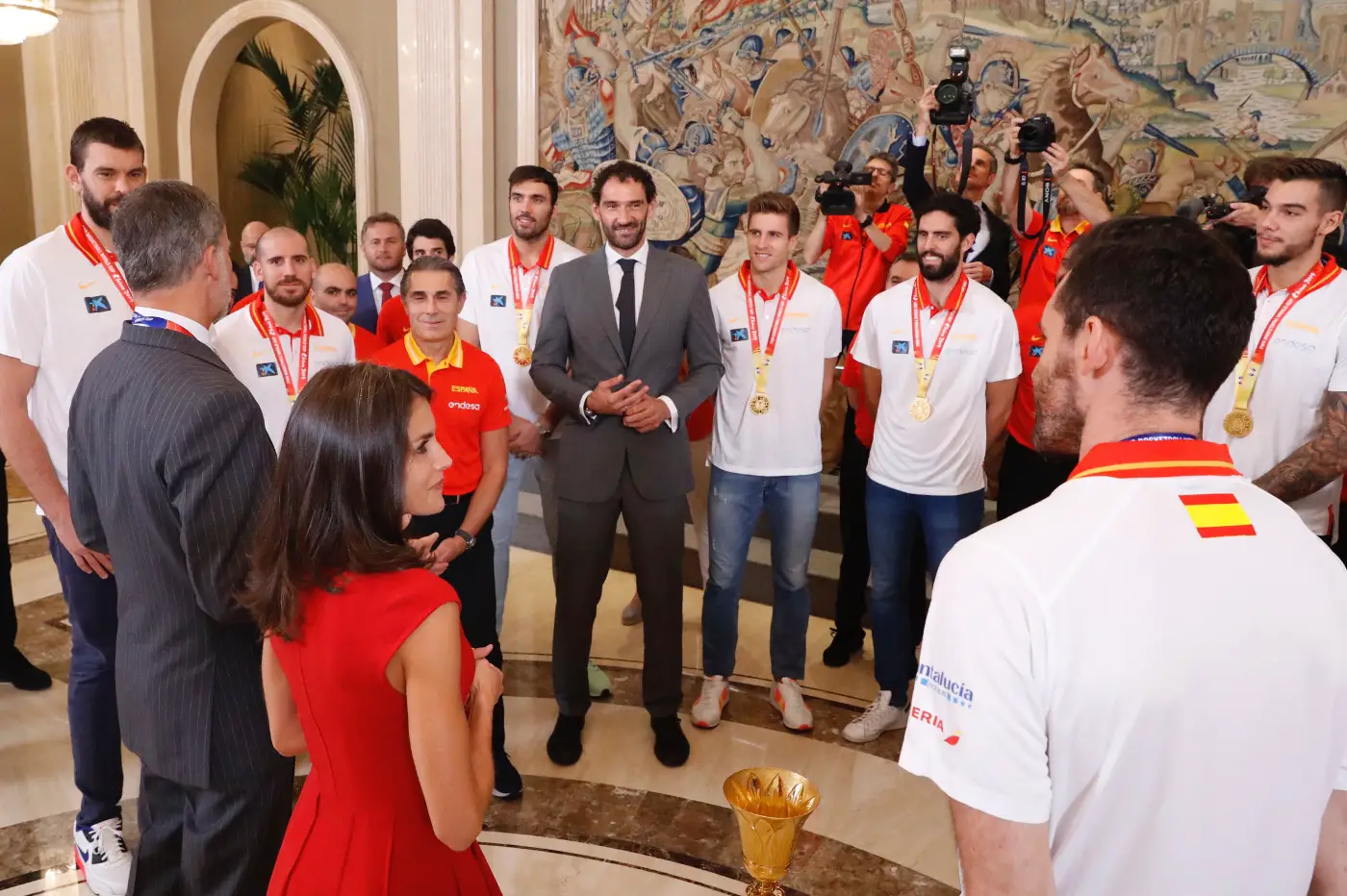 Queen Letizia in red sleeveless dress to receive basketball team at palace