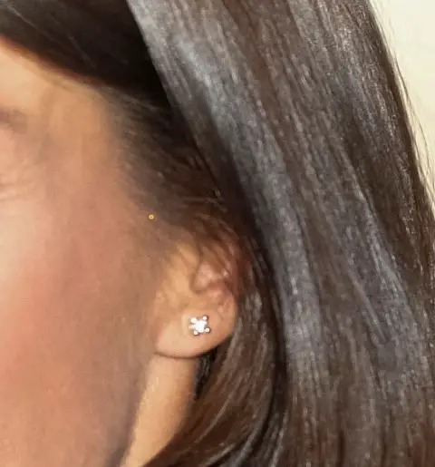 Queen Letizia small star shaped diamond stud earrings