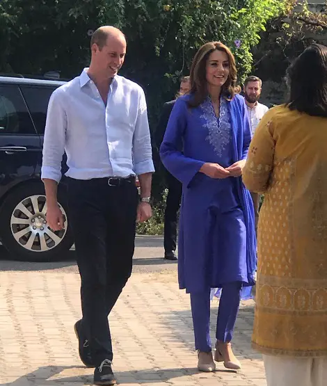 Duchess of Cambridge debuted another Traditional Look for Day 2 of Pakistan visit