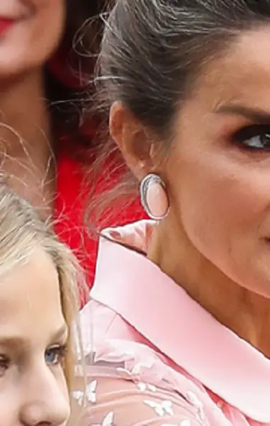 Queen Letizia wore pink oval shape earrings