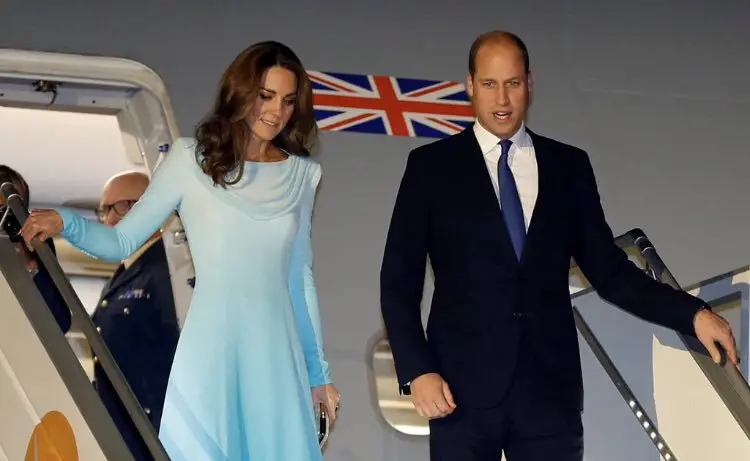 Duke and Duchess of Cambridge arrived in Pakistan. Duchess of Cambridge is wearing a Catherine Walker Suit