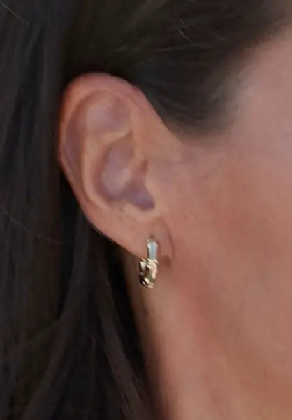 Queen Letizia wore Gold Huggie Hoop Earrings in Cuba