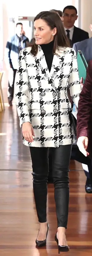 Queen Letizia black and white Uterque blazer with leather leggings from Uterque