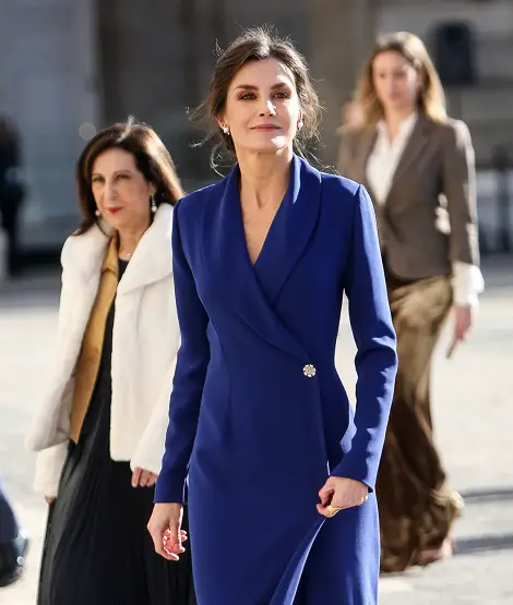 Queen Letizia chose blue Wrap Maxi dress for 2020 Military Easter