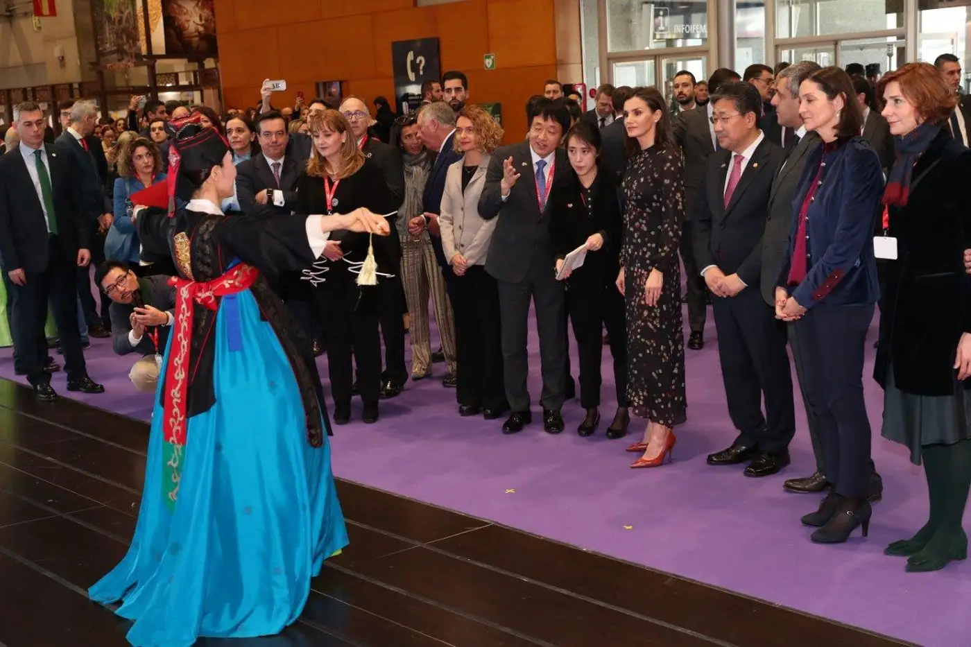 Queen-Letizia-of-Spain-attended-the-FITUR-opening-in-Massimo-Dutti-Dress