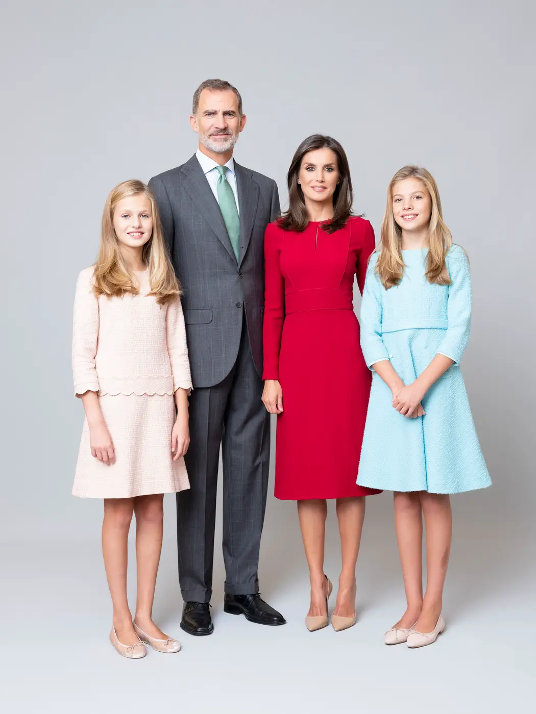 Spanish Royal Family released new official portraits