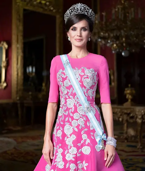 Queen Letizia's official portrait released by the palace
