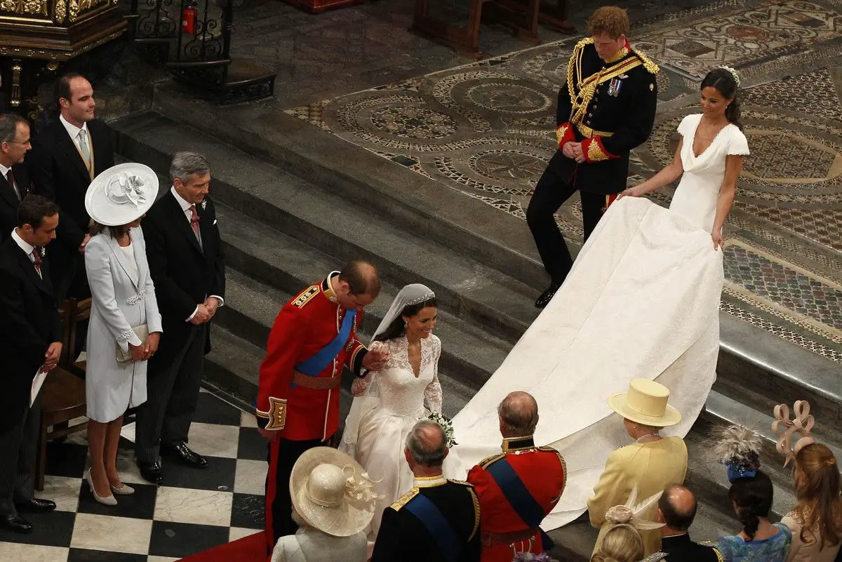Duchess of Cambridge curtsying to the Queen at her wedding