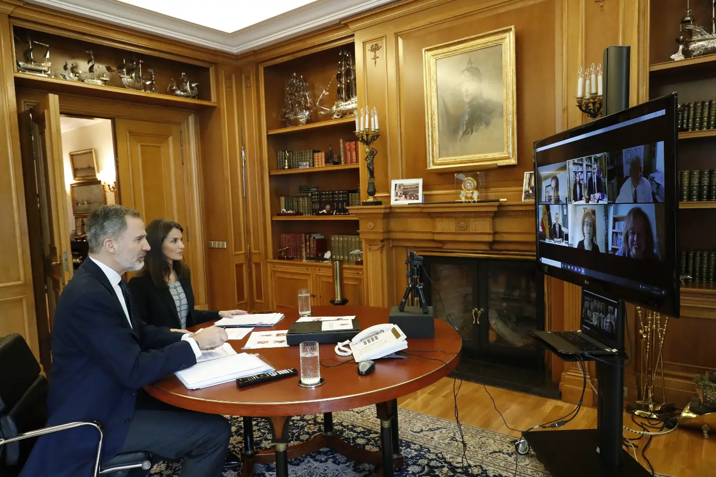 Felipe and Letizia talked to the researchers of the Higher Council for Scientific Research (CSIC)