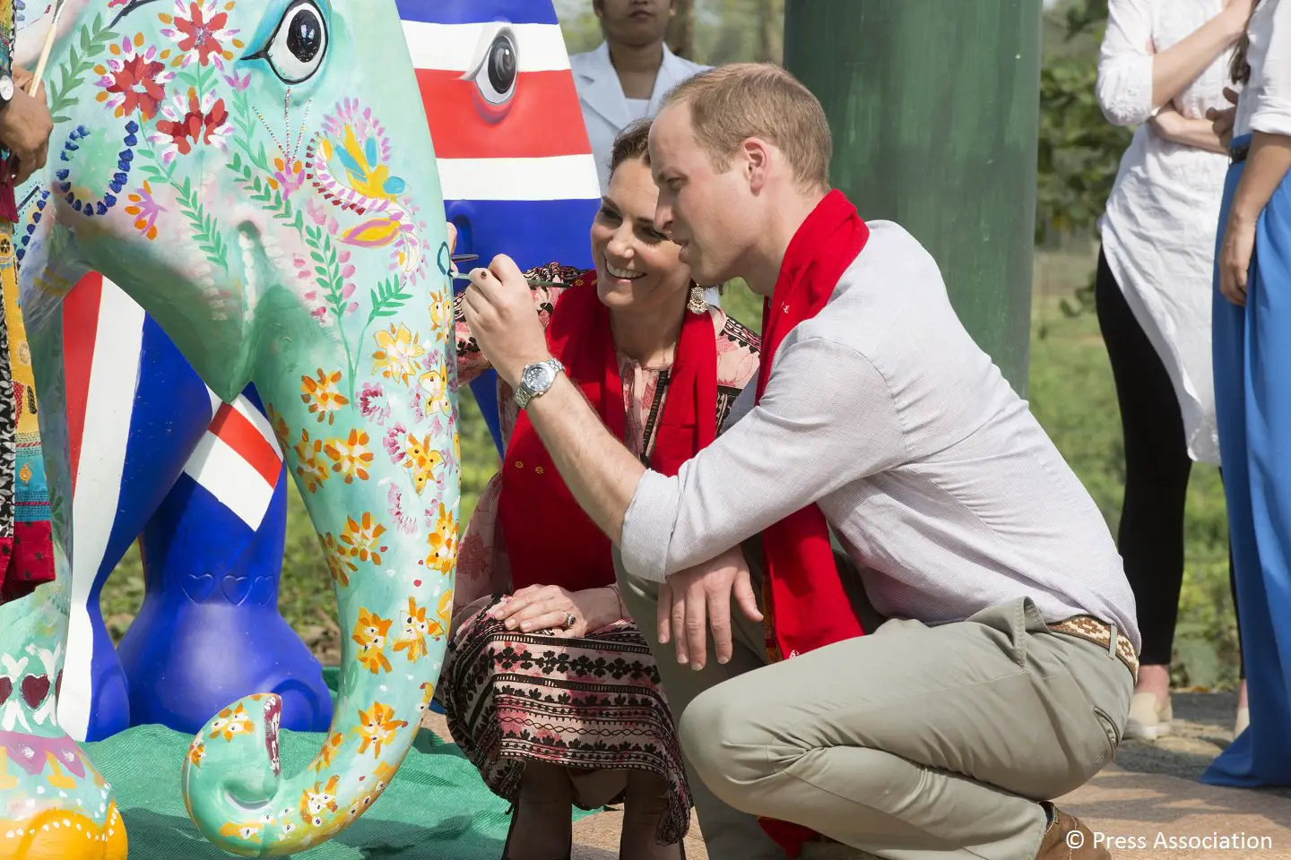 The Duke and Duchess of Cambridge put the finishing touches on an elephant sculpture to officially mark the ‘call for artists’ for India’s elephant parade