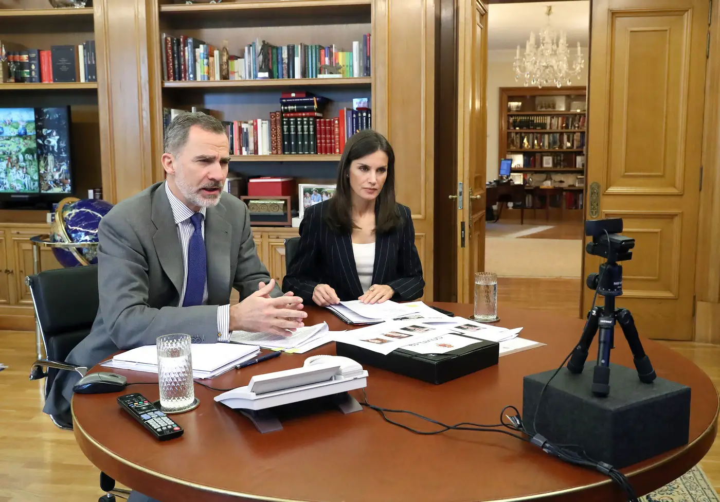King Felipe and Queen Letizia held a videoconference with the Board of Directors of the Educational Association Ithaka
