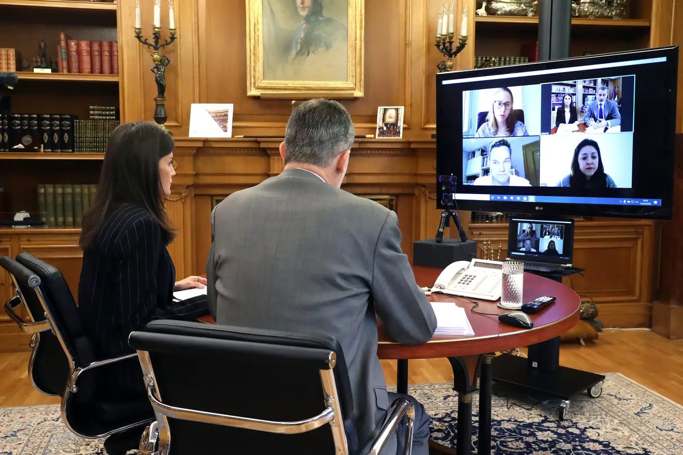 King Felipe and Queen Letizia held a videoconference with the Board of Directors of the Educational Association Ithaka