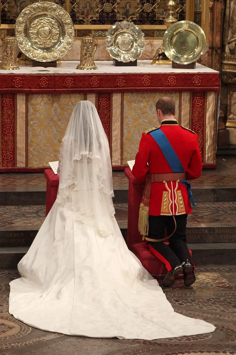 Prince William and Kate Middleton kneeling at the Westminster Abbey on their wedding day
