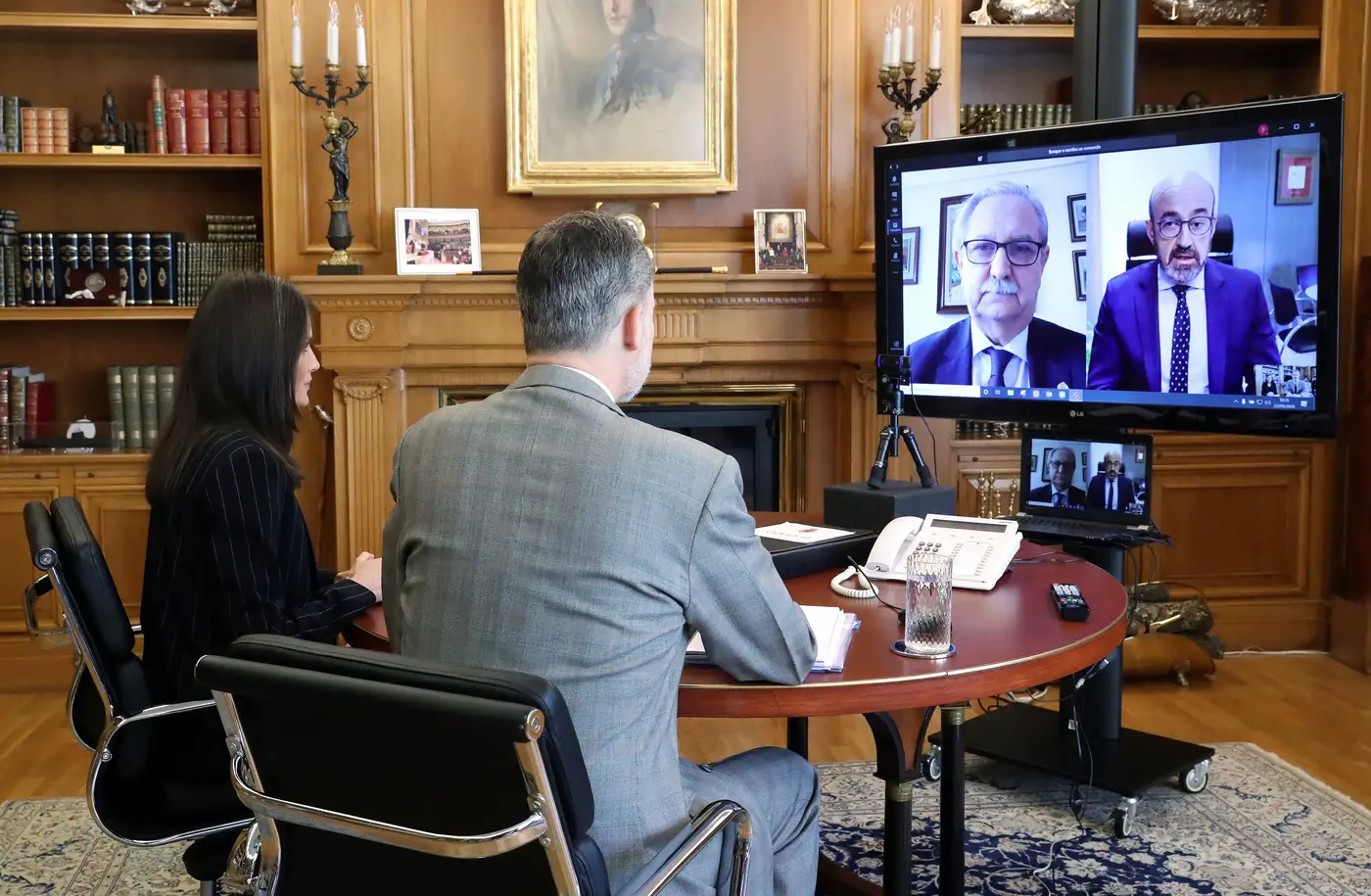Queen Letizia along with King Felipe held a videoconference with the president of the Forum of the medical profession